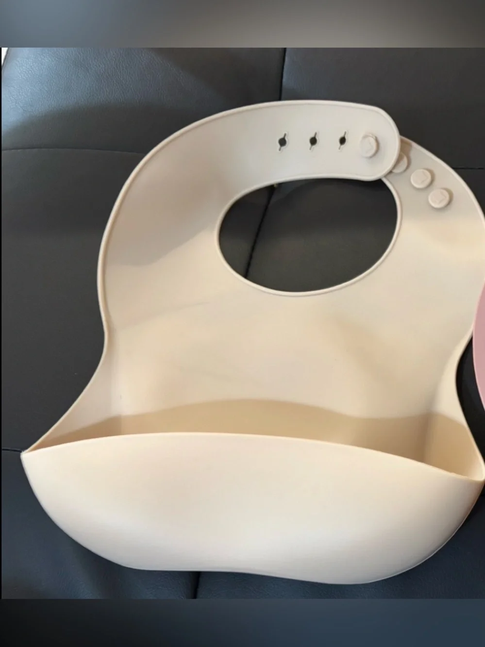 Silicone Bib with Catcher Pocket - Cream